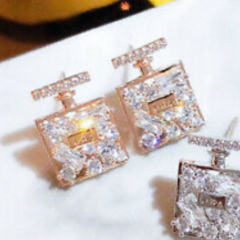 New 18k rose gold plated earrings - Picture 3 of 4